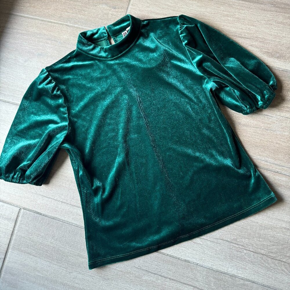 Emerald Green Velvet Puff Sleeve Shirt (Children | Girls | Size L) – NWT - Picture 2 of 5